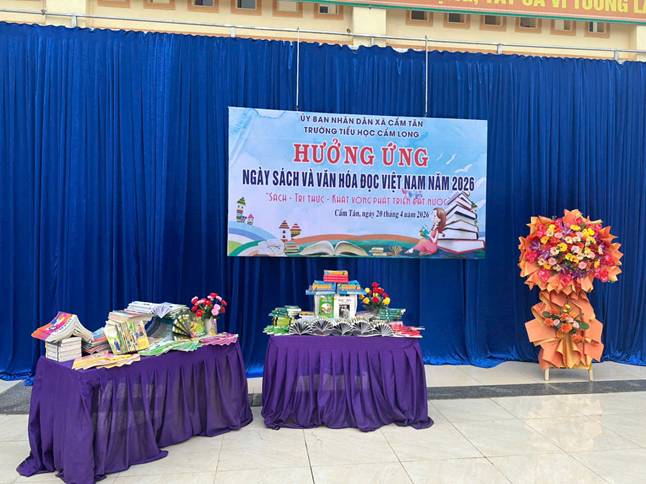 Ảnh c&oacute; chứa văn bản, Thiết kế hoa cỏ, Cắm hoa, Nghề b&aacute;n hoa

Nội dung do AI tạo ra c&oacute; thể kh&ocirc;ng ch&iacute;nh x&aacute;c.
